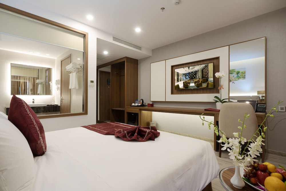 1 BEDROOM, DELUXE, DOUBLE BED, CITY VIEW