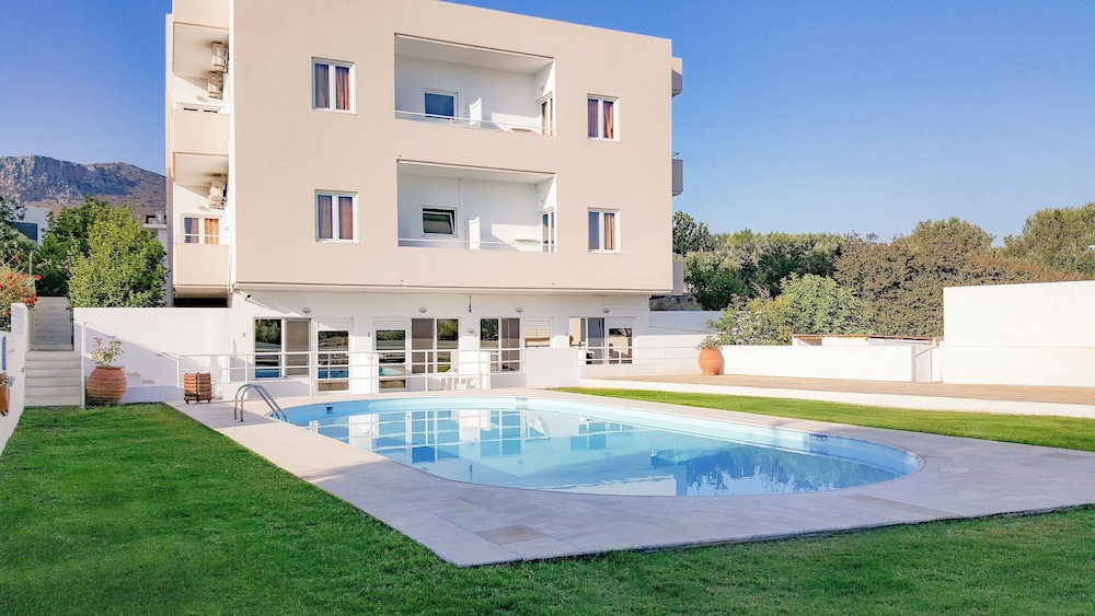 Mastorakis Hotel 66/69
