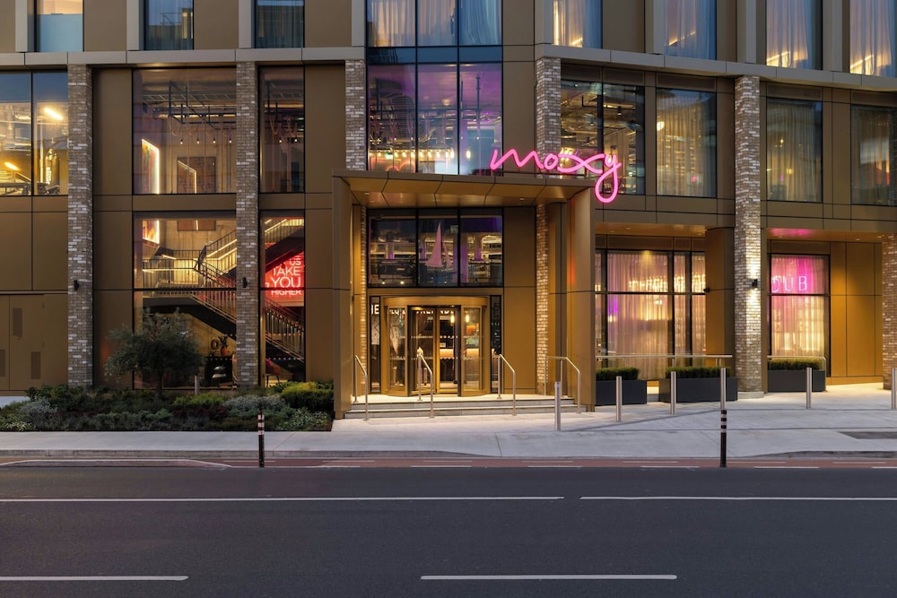 Moxy Dublin Docklands in DUBLIN