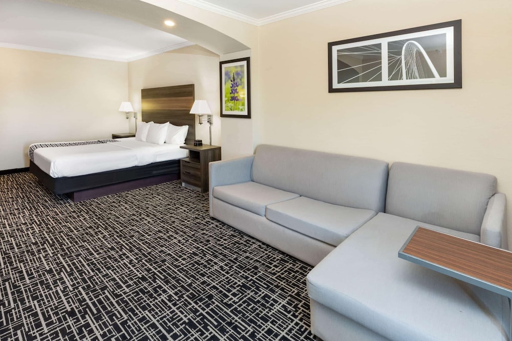 La Quinta Inn & Suites by Wyndham Garland Harbor Point 15/54