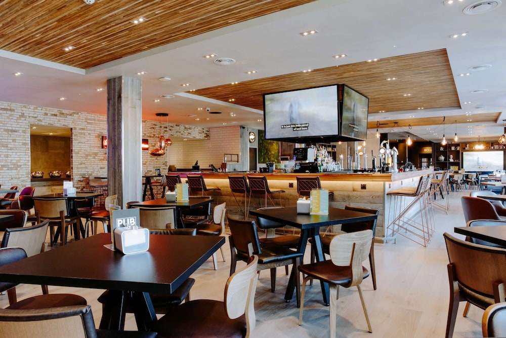 VILLAGE BIRMINGHAM WALSALL - HOTEL & LEISURE CLUB 44/58