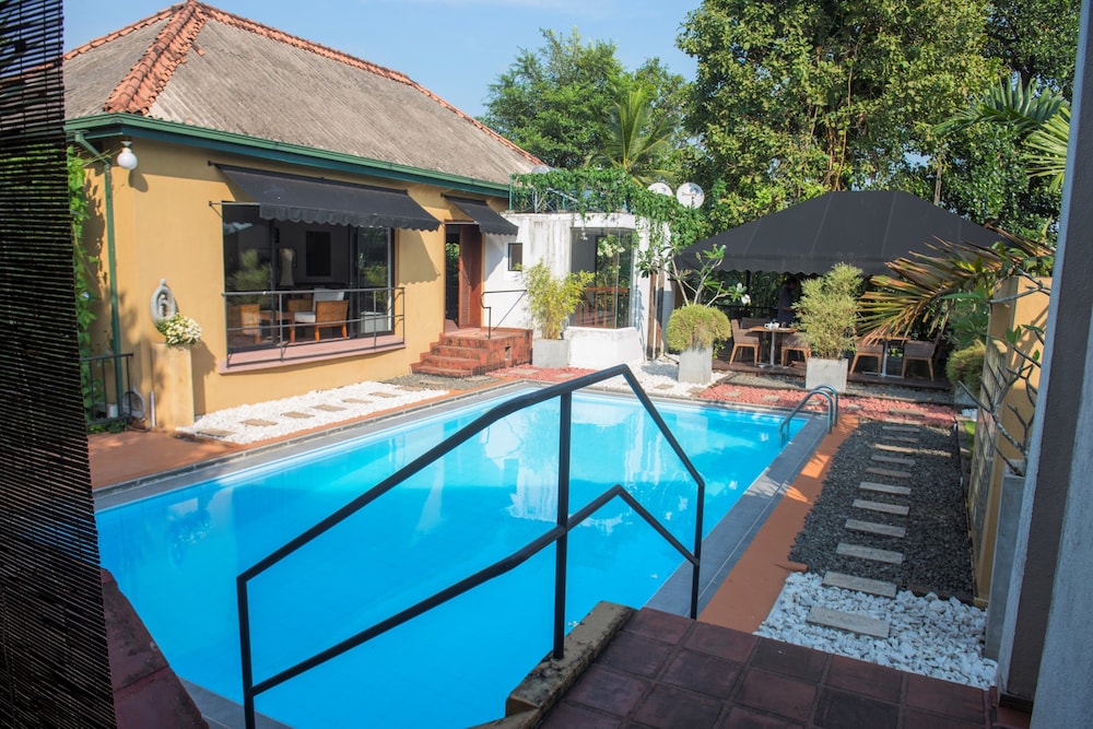 Villa Escondite 25/50