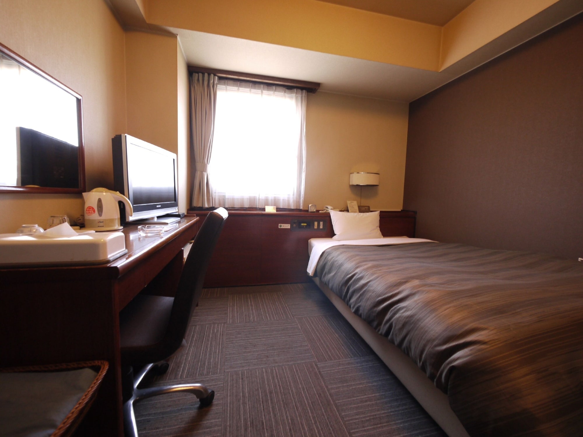 ROOM, SINGLE