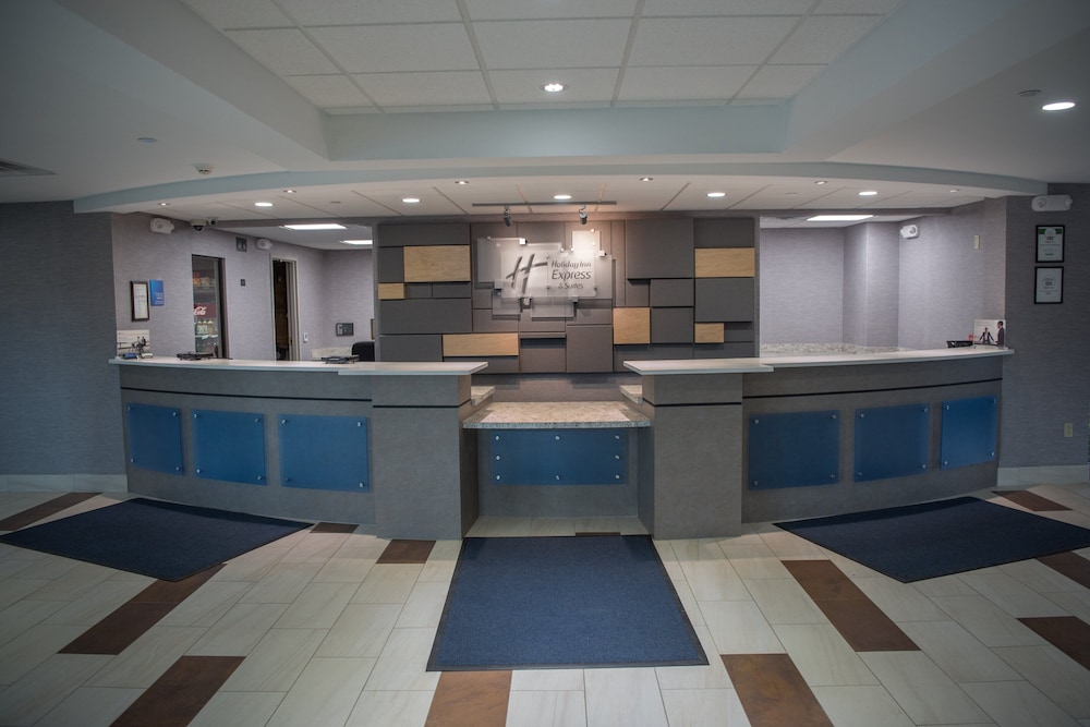Holiday Inn Express & Suites North East (Erie I-90 Exit 41) 8/60