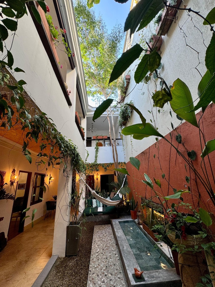 LECLERC HOTEL BOUTIQUE 67/70
