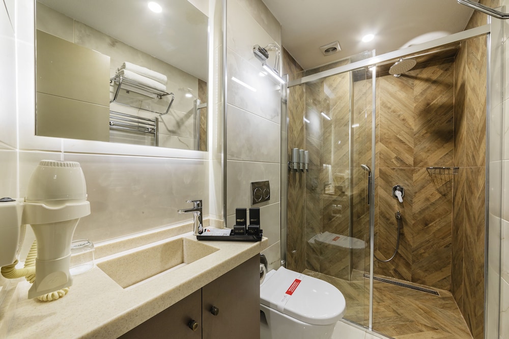 Ayramin Deluxe Hotel 76/78