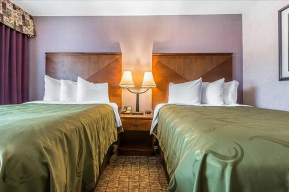 Hotel Hamburg NY 26/55