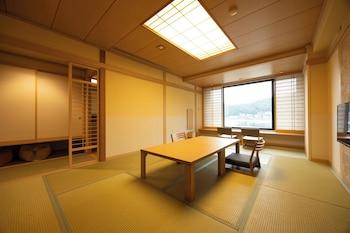Japanese Western, Type Q, King Bed, Lake View, Bathtub