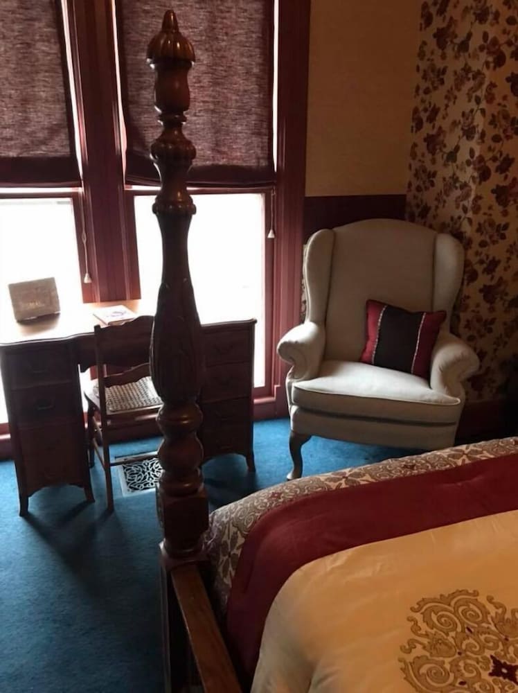 Evans Holly Grove Inn Bed and Breakfast 13/19