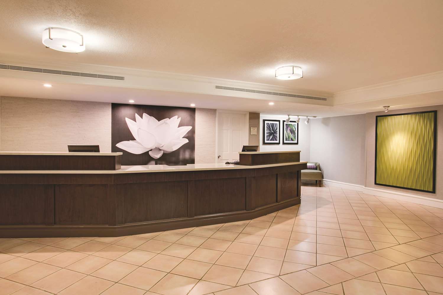 Days Inn by Wyndham Gainesville University I-75 8/37