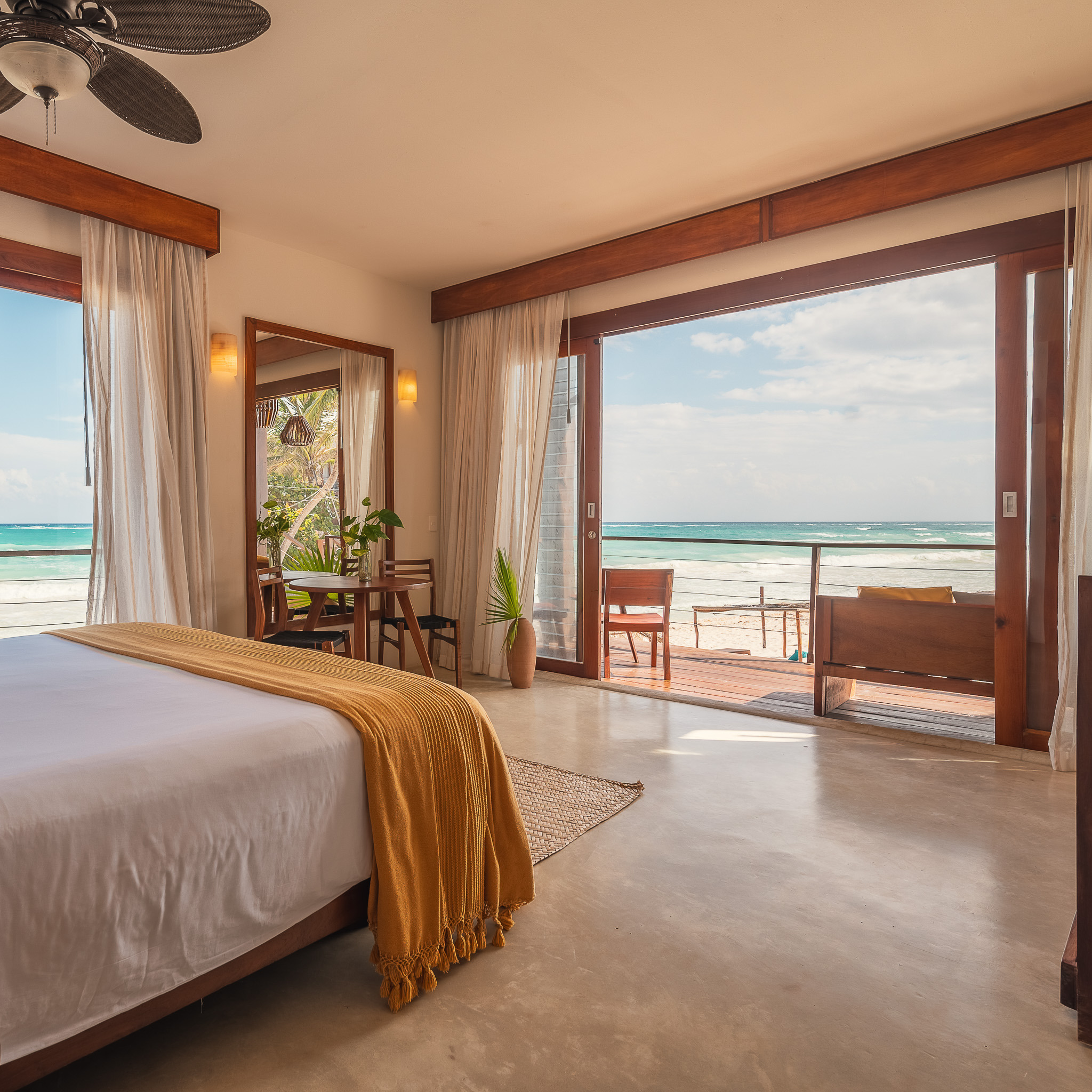 Beach Front ground level Suite - 1 King Bed and 1 Sofa Bed