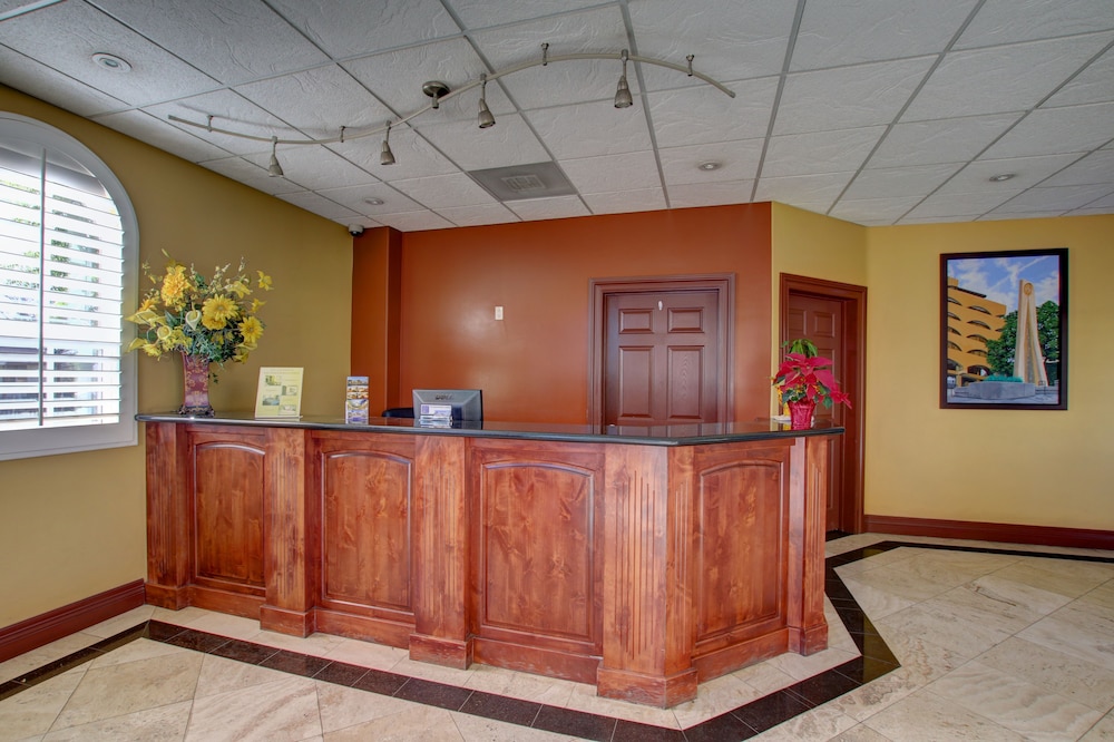 Thunderbird Lodge in Riverside 5/44