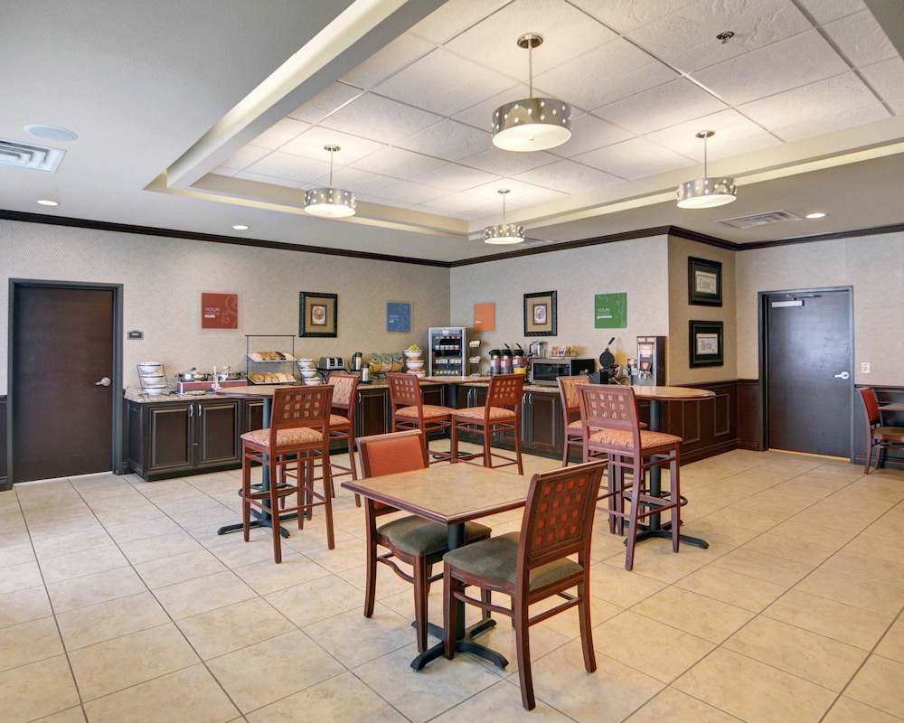 Comfort Inn Suites Near Lake Lewisville 32/43