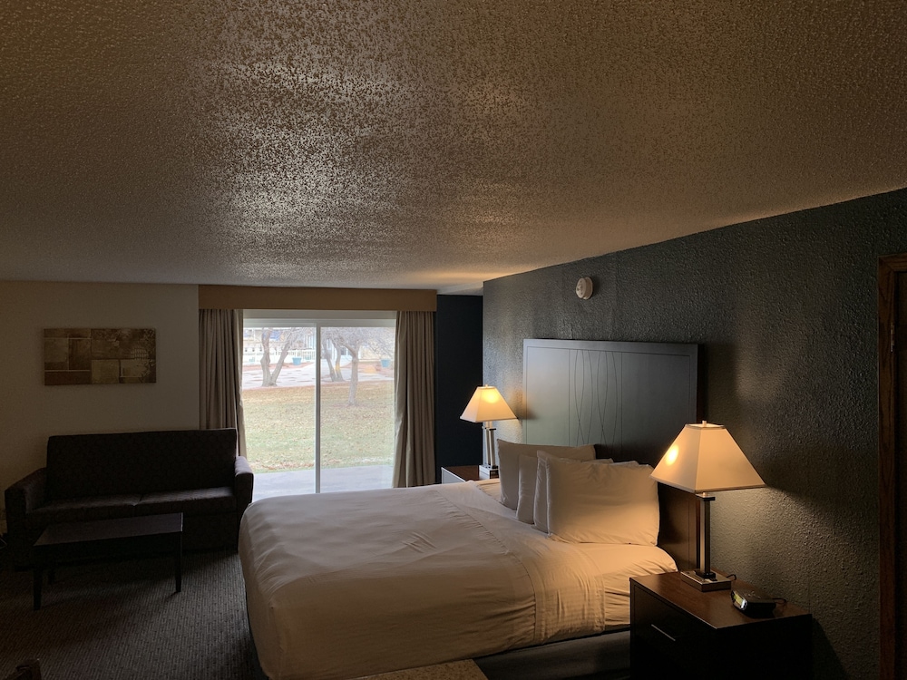 AmericInn by Wyndham La Crosse Riverfront Conference Center 24/45