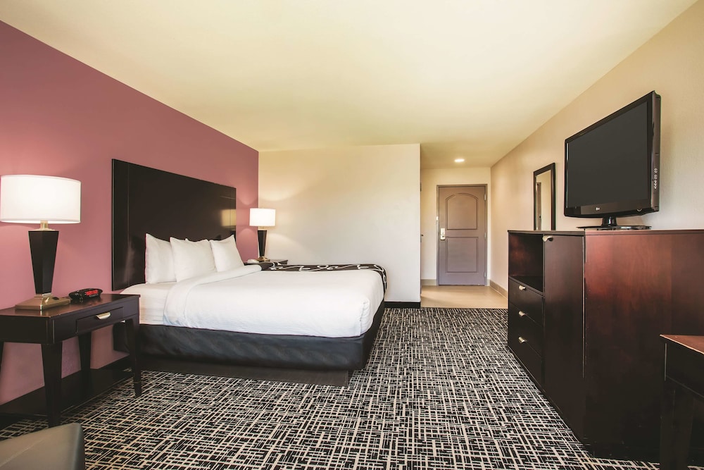 La Quinta Inn & Suites by Wyndham Russellville 8/35