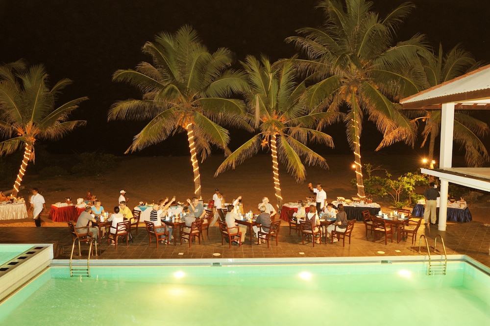 Catamaran Beach Hotel 23/30