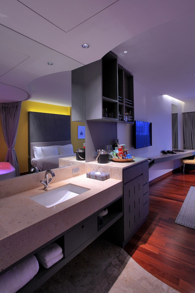 Lit Bangkok Hotel 96/107