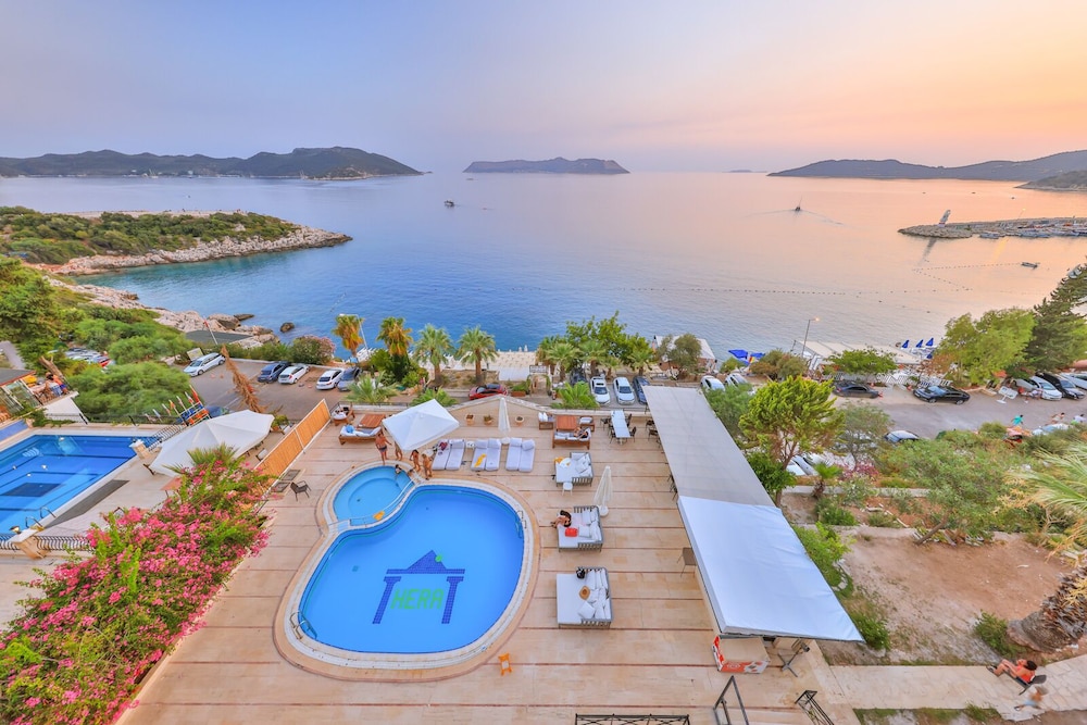 Hera Hotel 65/70