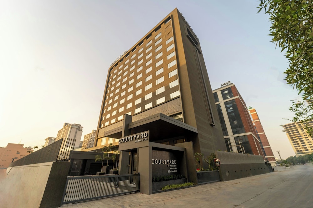 Courtyard By Marriott Vadodara 2/45