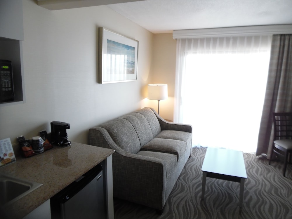 The Breakers Hotel and Suites 12/24