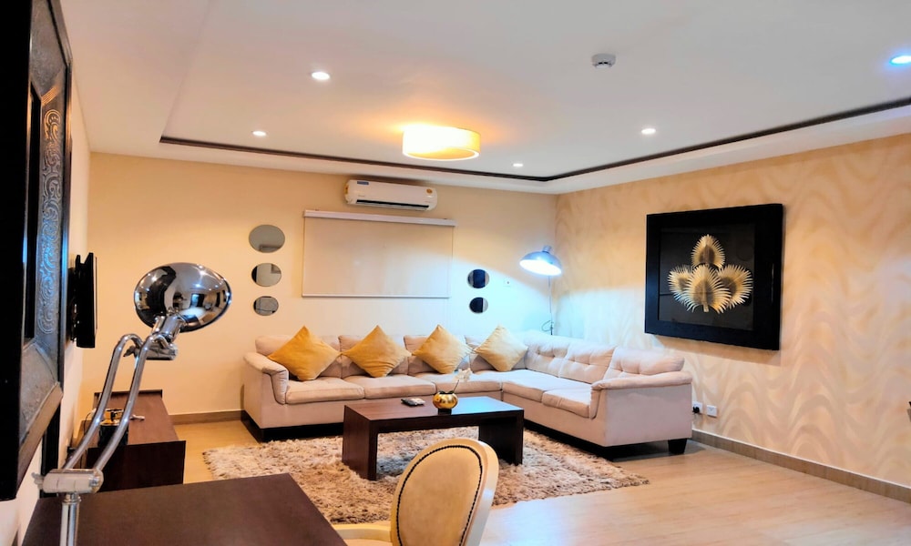 The Cabin Hotel 24/41