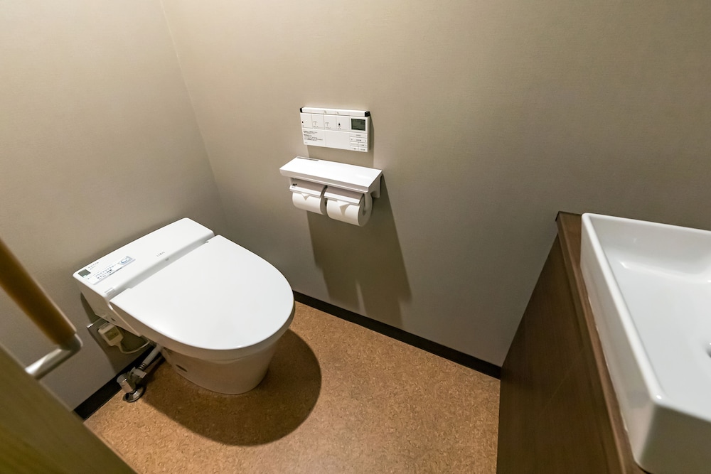 Akasaka Yoko Hotel 33/65