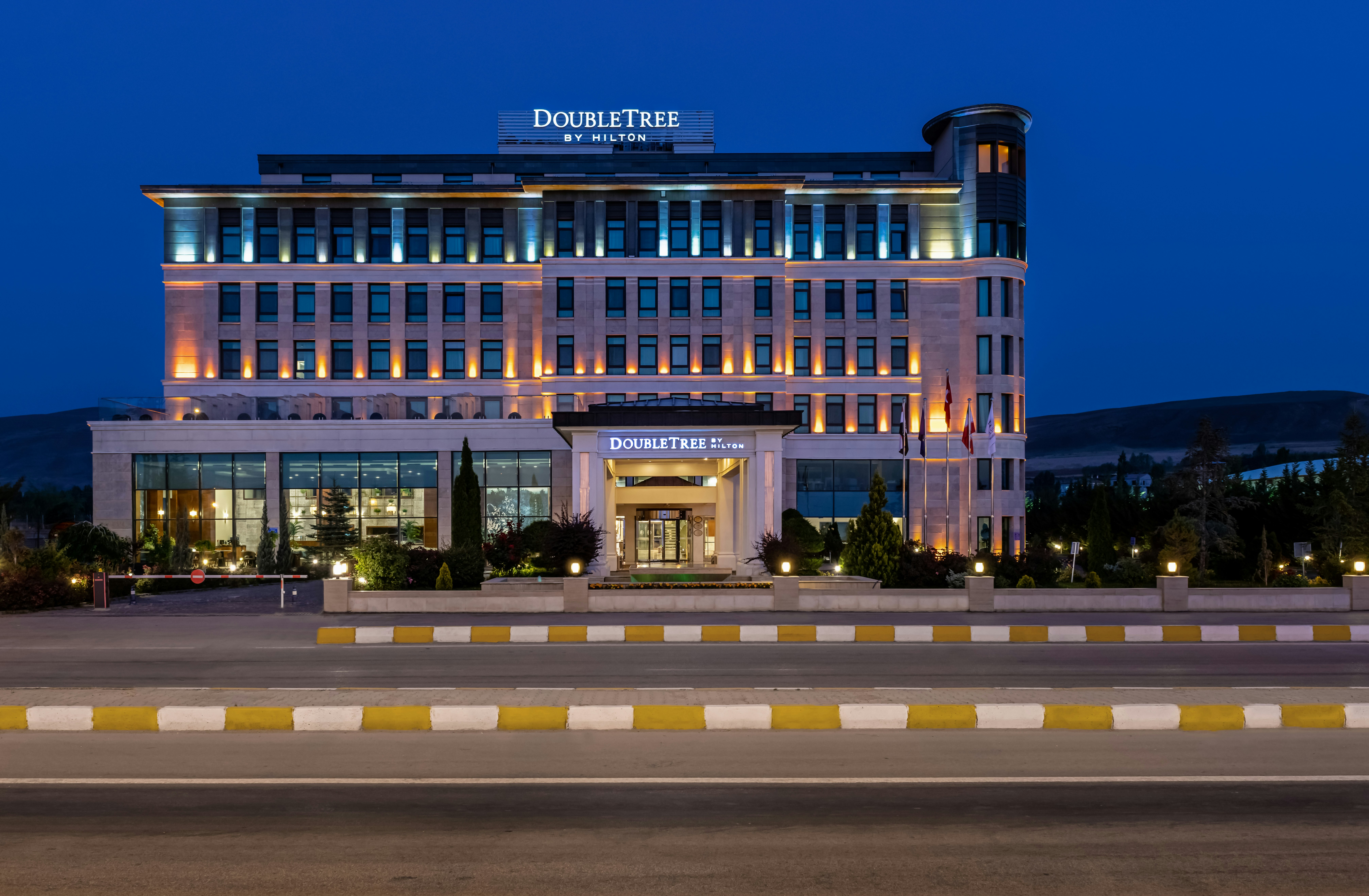 Doubletree By Hilton Hotel Van 5/87