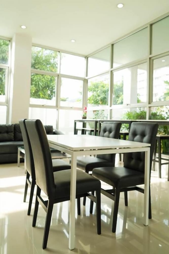 RQ Bangkok Sukhumvit 50 by Collection O 23/29