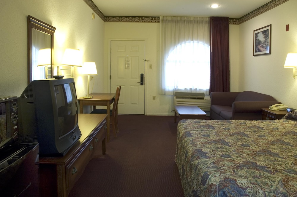 Budget Host, Hempstead Inn 17/35