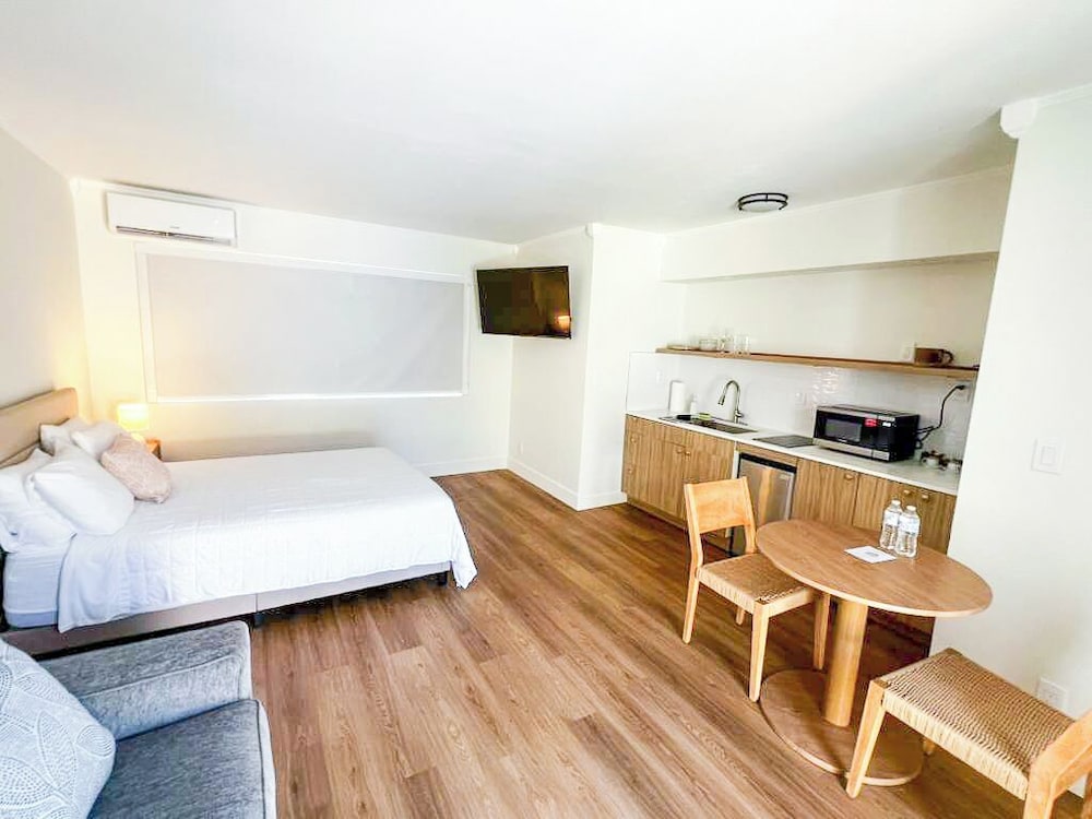 Tiana Beach Inn 14/48