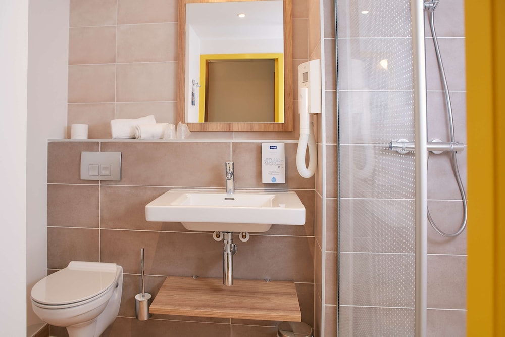 KYRIAD PONTARLIER 7/44