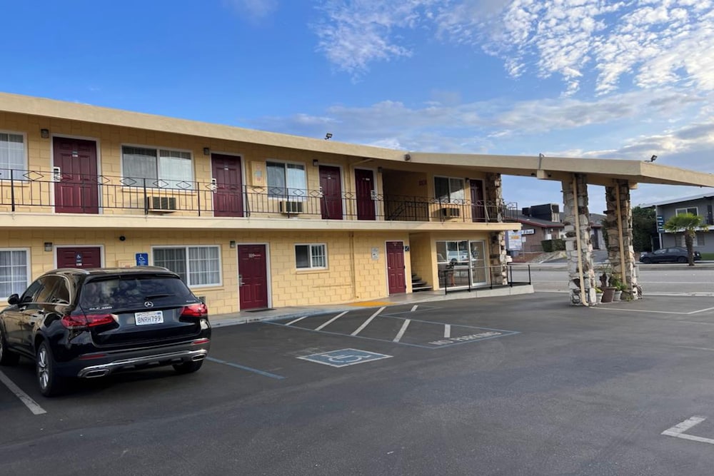 The Islander Motel 27/46