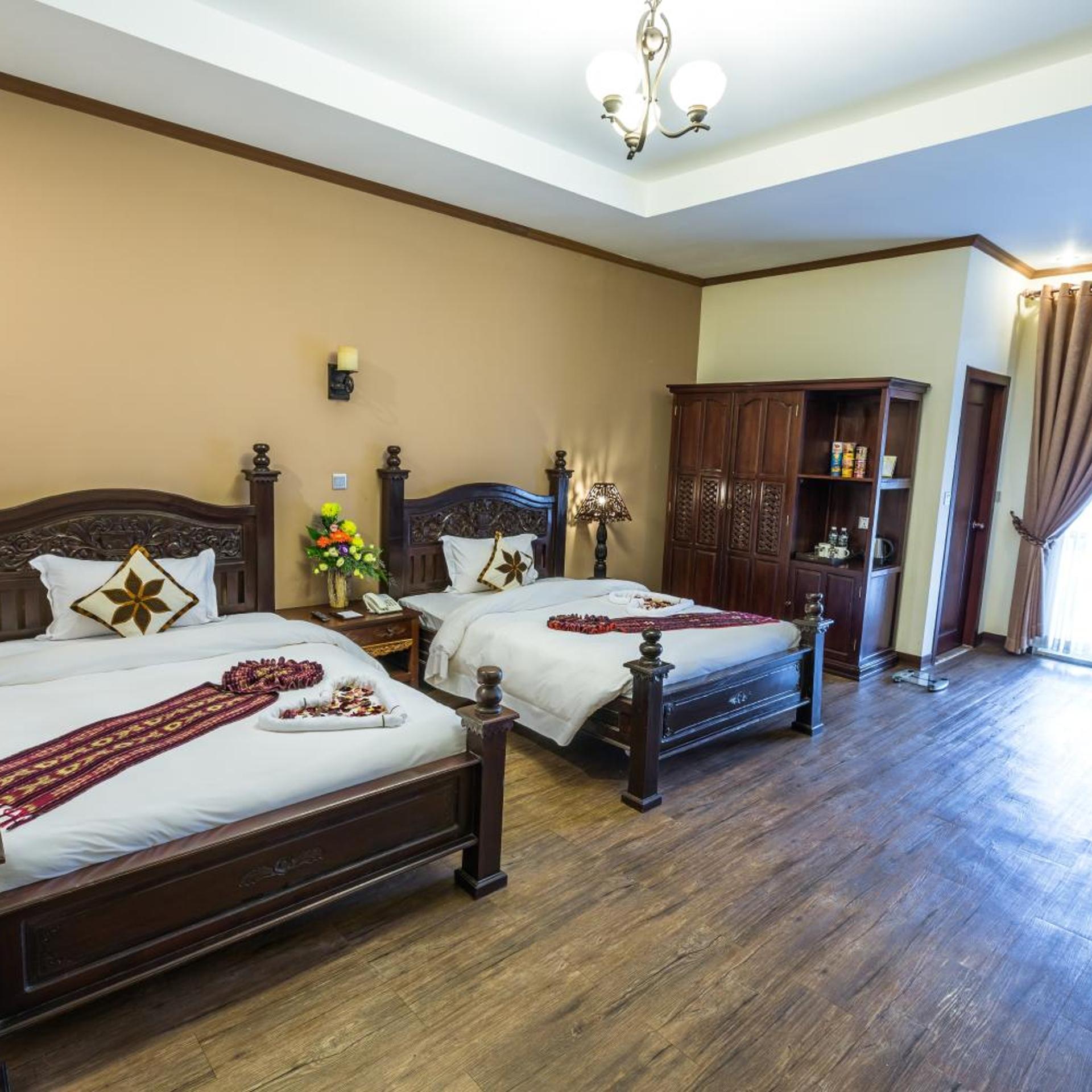 Bali Hotel 12/50