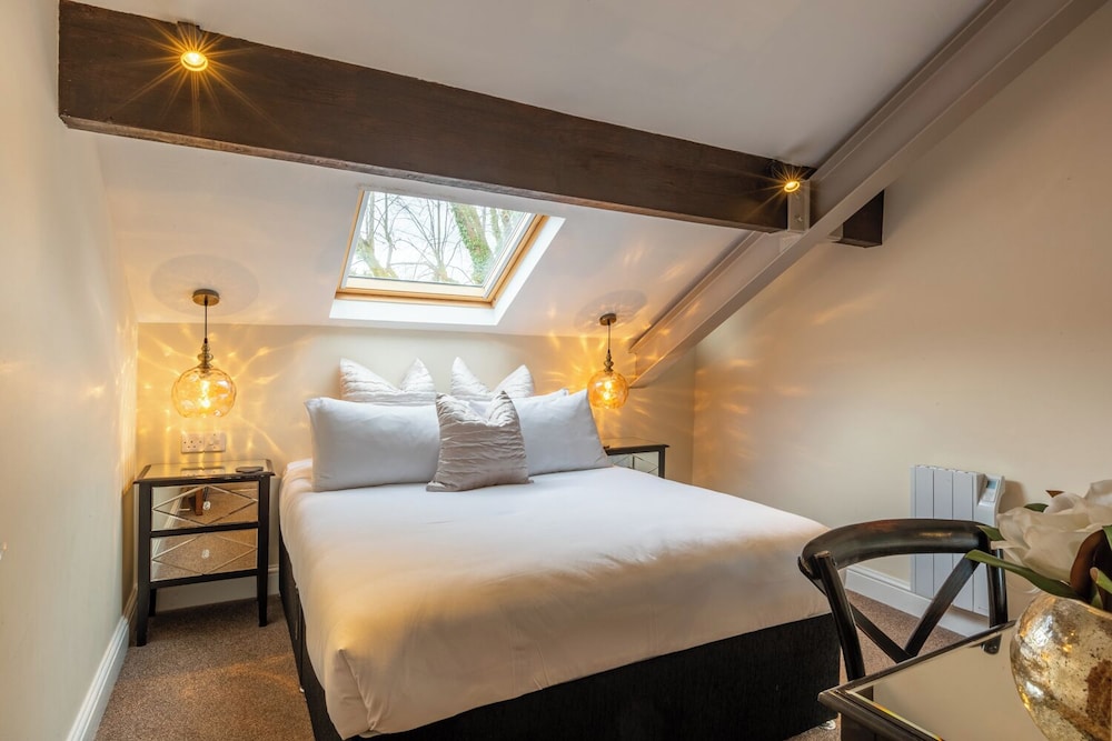 Lakes Hotel and Spa (ex The Burnside Hotel and Spa) 24/84