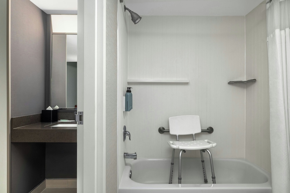 Courtyard by Marriott Beckley 64/64