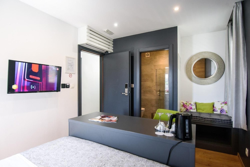 Ora Luxury Rooms 3/44