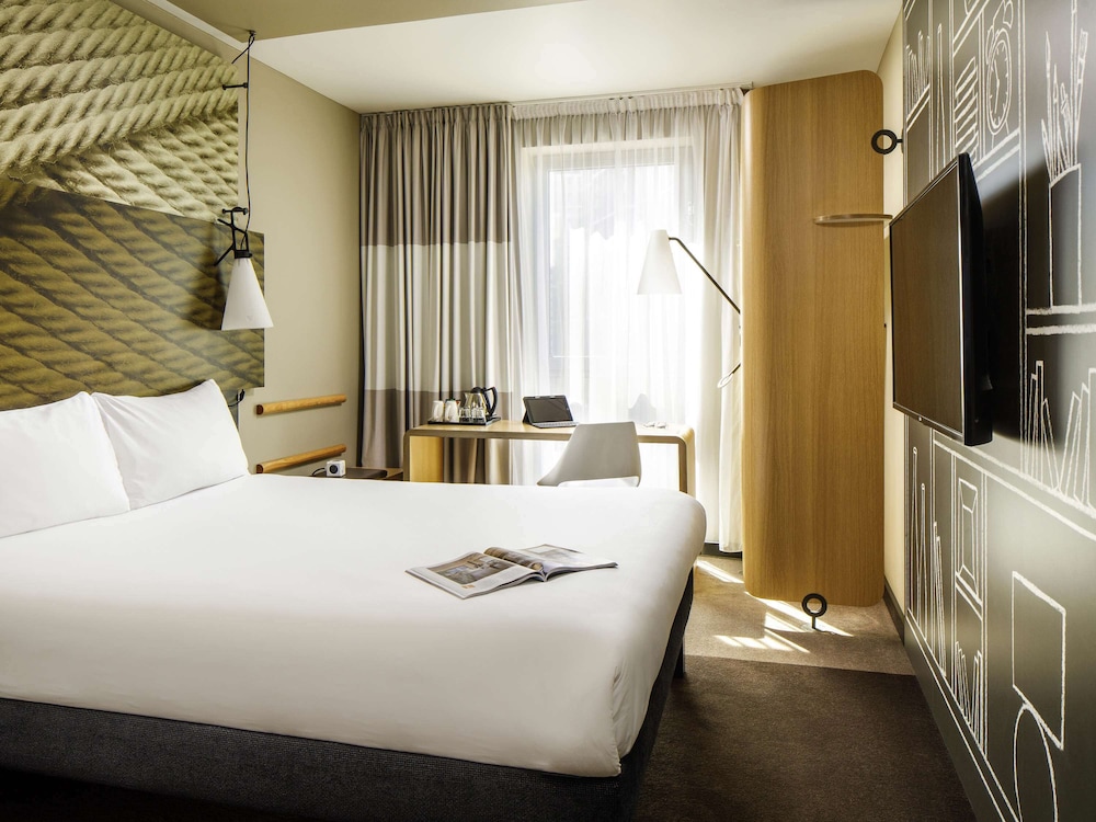 Ibis London Canning Town 30/66