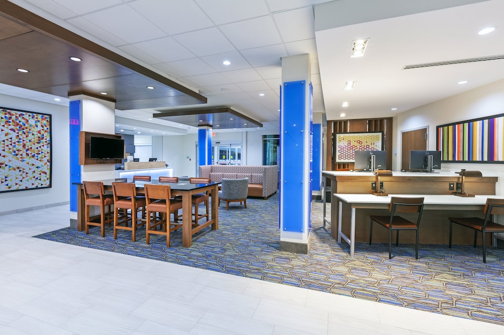 Holiday Inn Express and Suites Tulsa Northeast - Owasso 58/66
