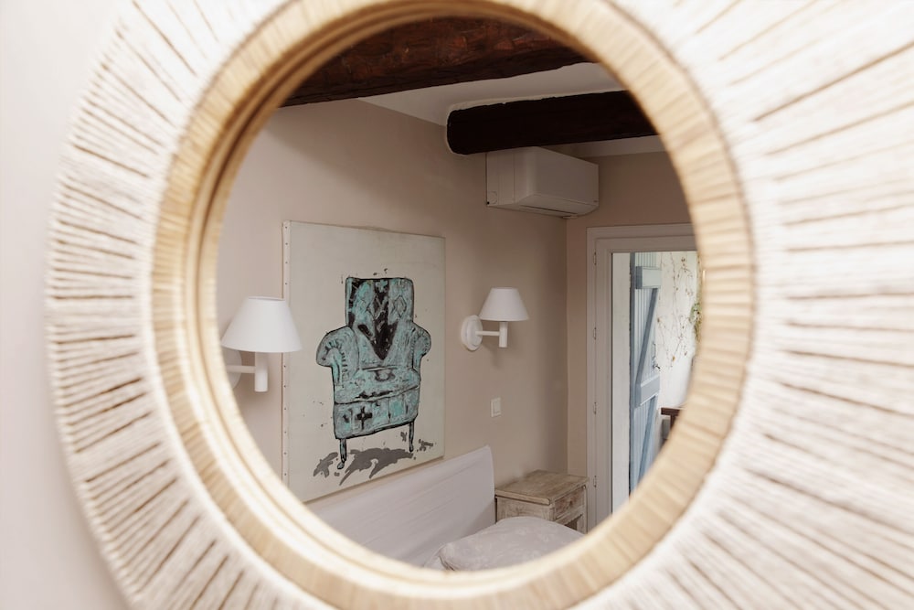 Coq Hotel 27/50