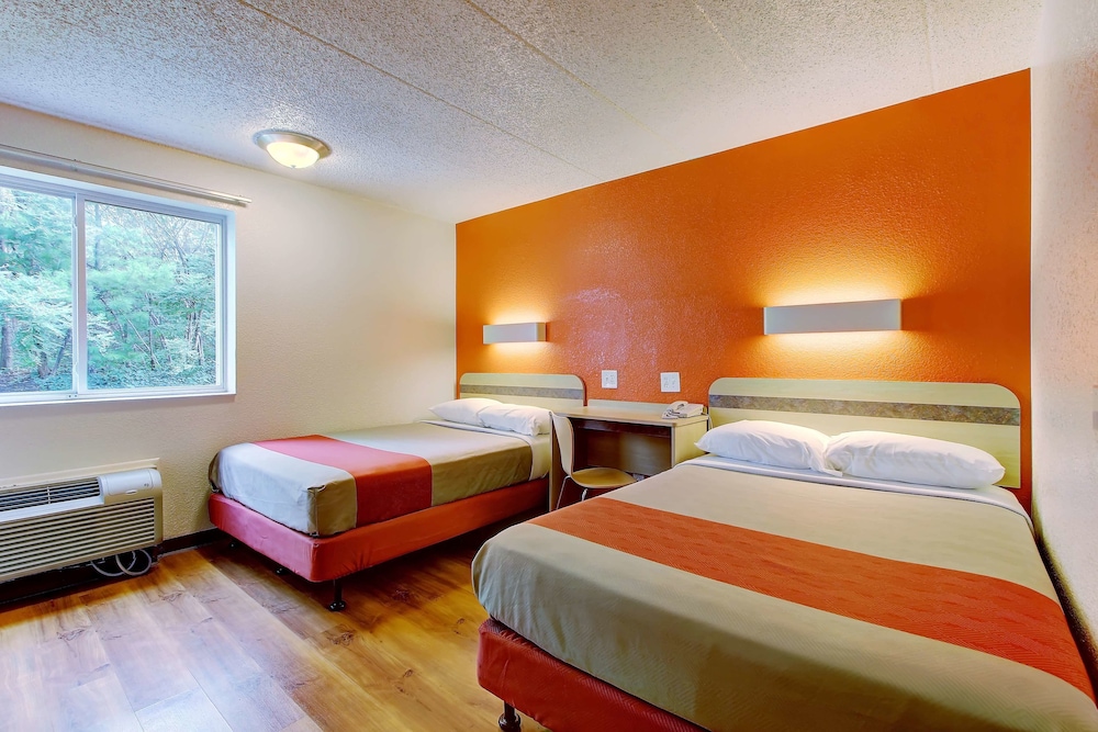 Motel6 York, PA - North 24/53