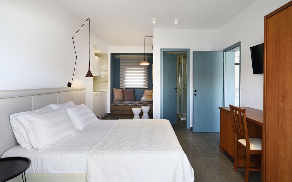 Assano Sea Front Luxury 7/50