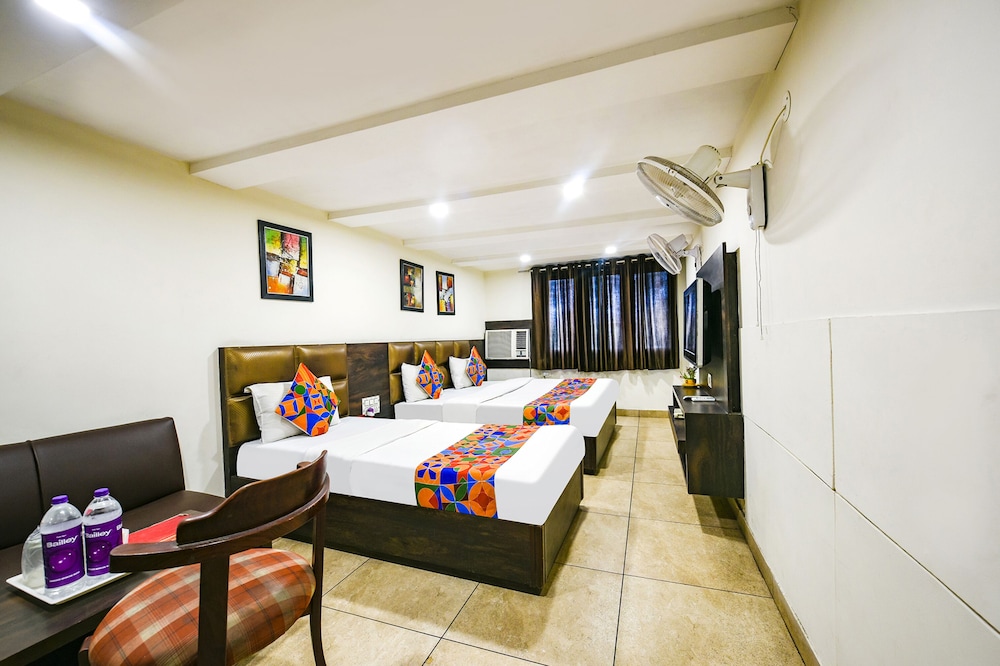 Oyo Rooms Ludhiana Railway Station Clock Tower 42/50