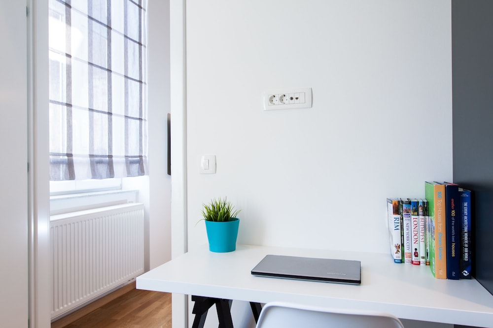 Loox Serviced Apartments Hatzova 17/33
