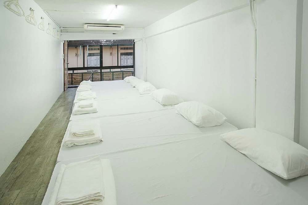 The Port Hostel By Suwatchai 14/50