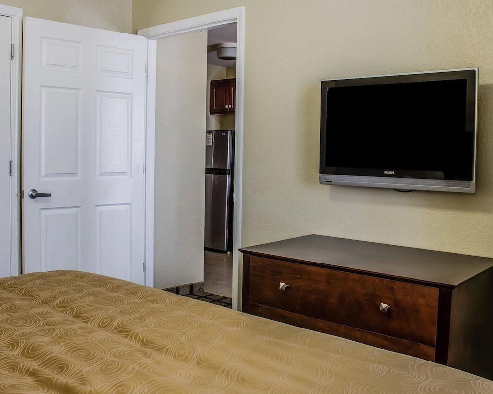 MainStay Suites Coralville - Iowa City 14/38