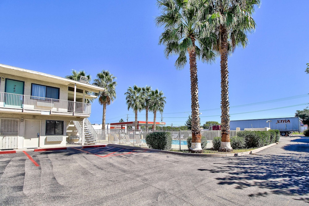 Motel6 Nogales, AZ - Mariposa Road 20/31