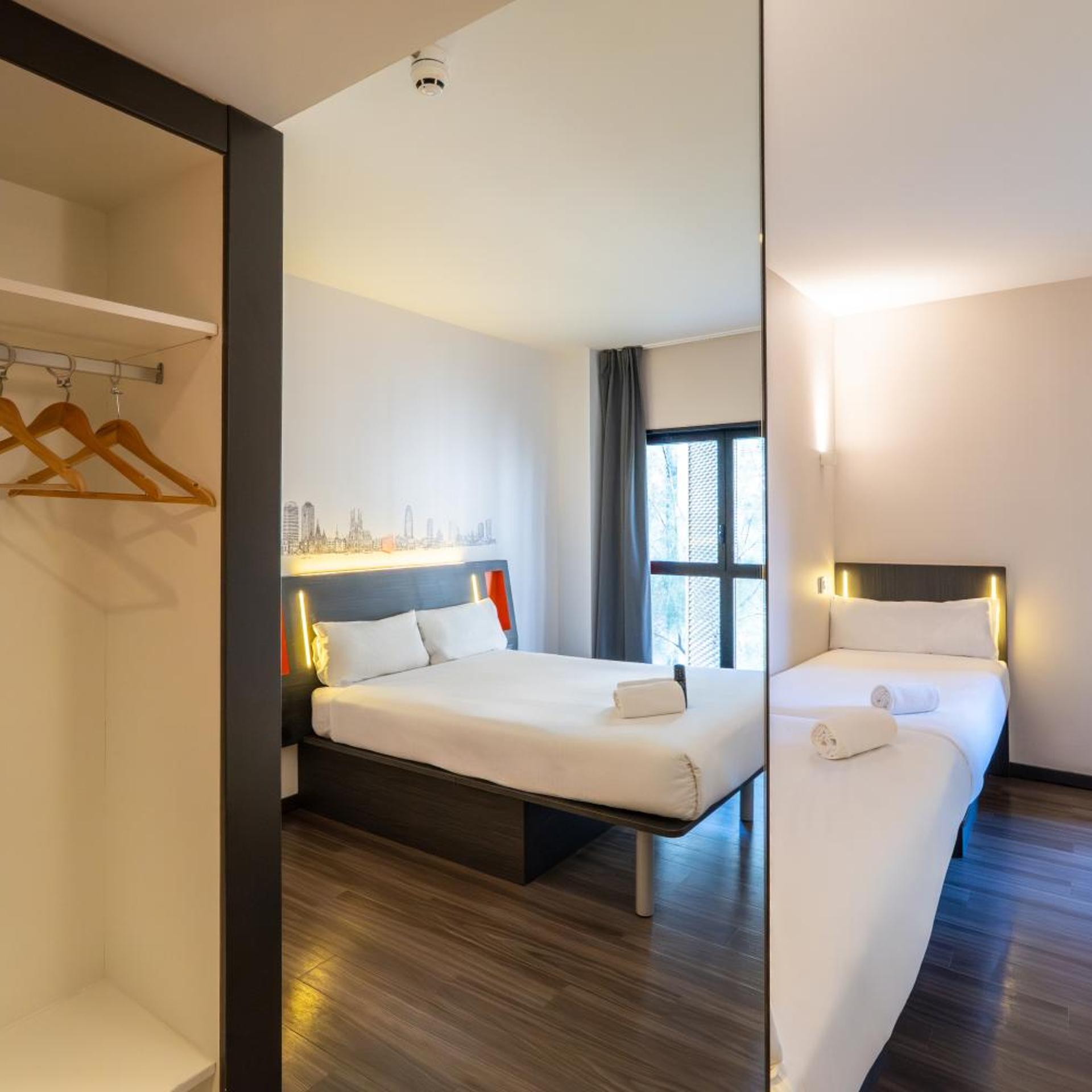 غرفة عائلية بسرير مزدوج، easyHotel Barcelona Fira 9/10