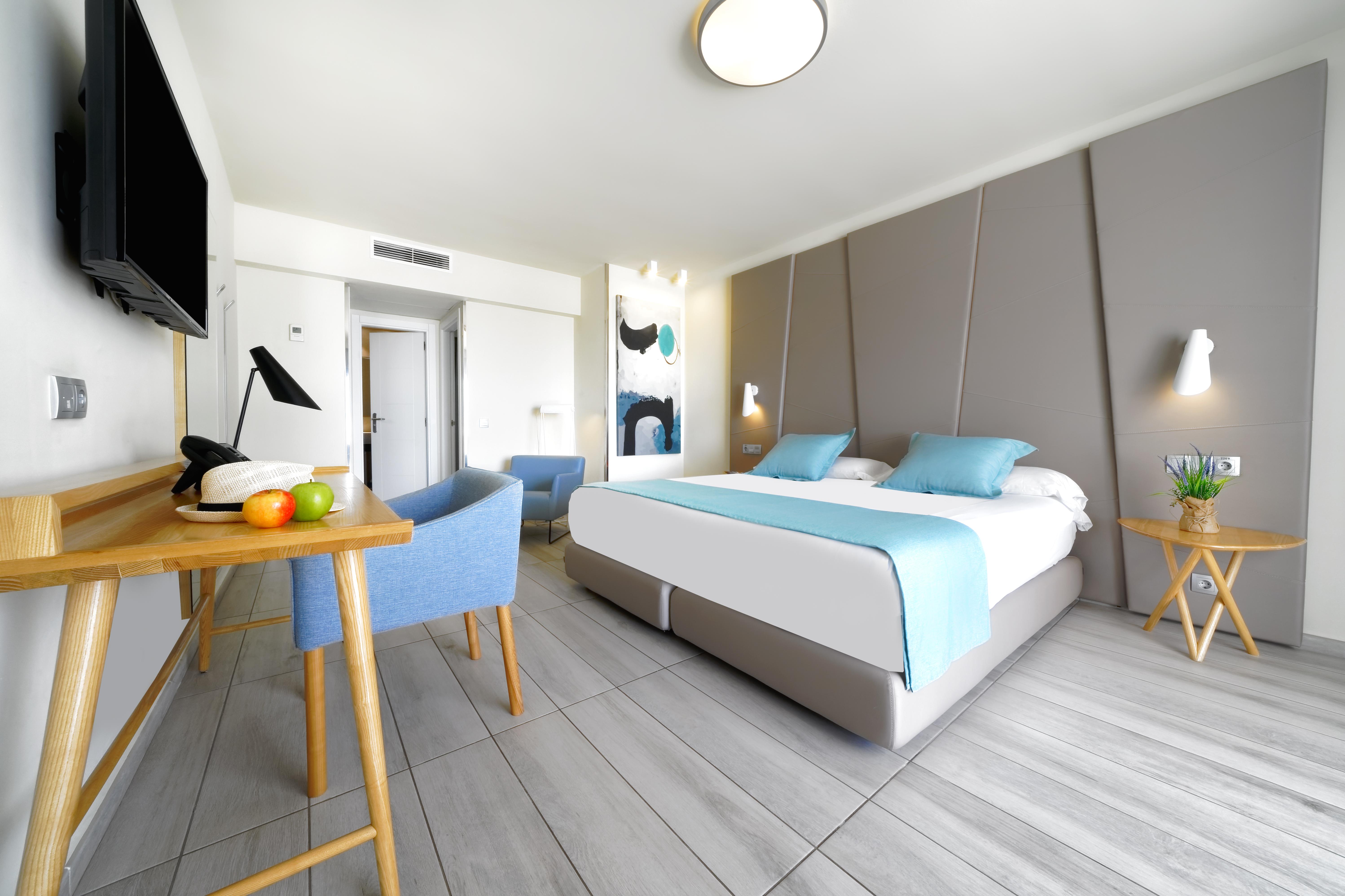 Suite, Double Bed, Balcony or Terrace