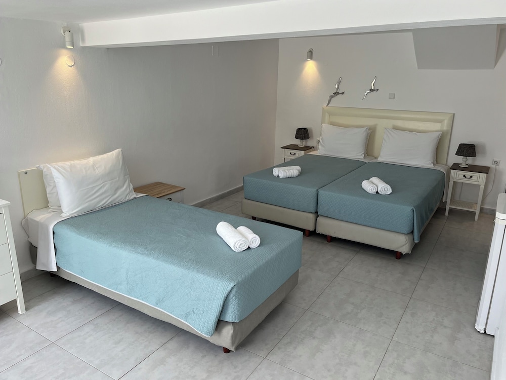 ROOM, TRIPLE, GARDEN VIEW