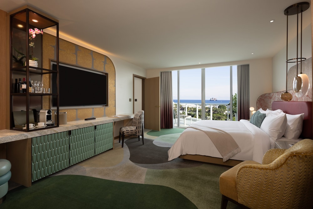 Suite, King Bed, Intracoastal View, Sofa